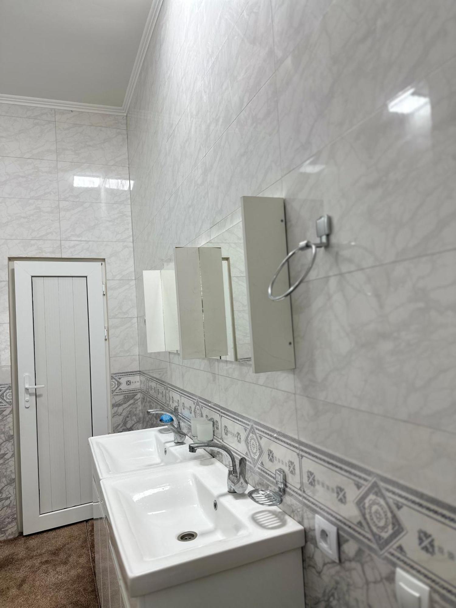 אוש Sunny Hostel מראה חיצוני תמונה