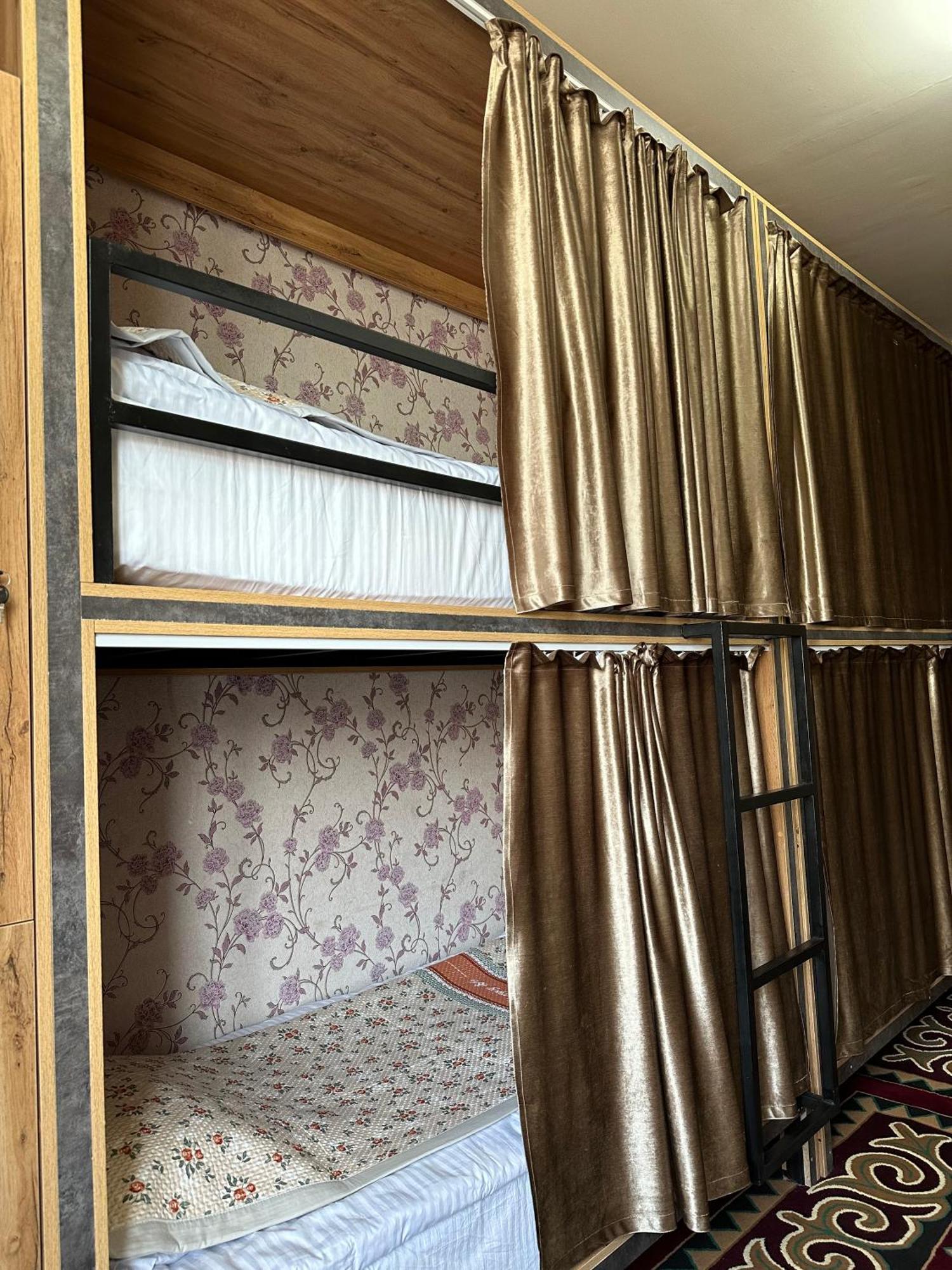 אוש Sunny Hostel מראה חיצוני תמונה